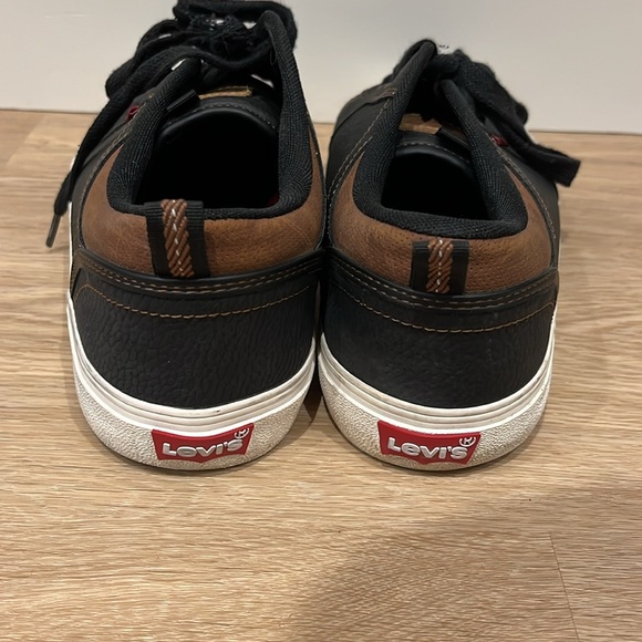 Levi’s Black Men’s Sneaker - Picture 2 of 4